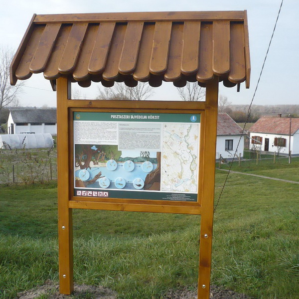 Interaktív tanösvénytábla a tiszavirágok életéről, elfordítható korongokkal