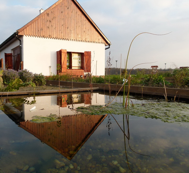 A Látogatóközpont egyik épülete