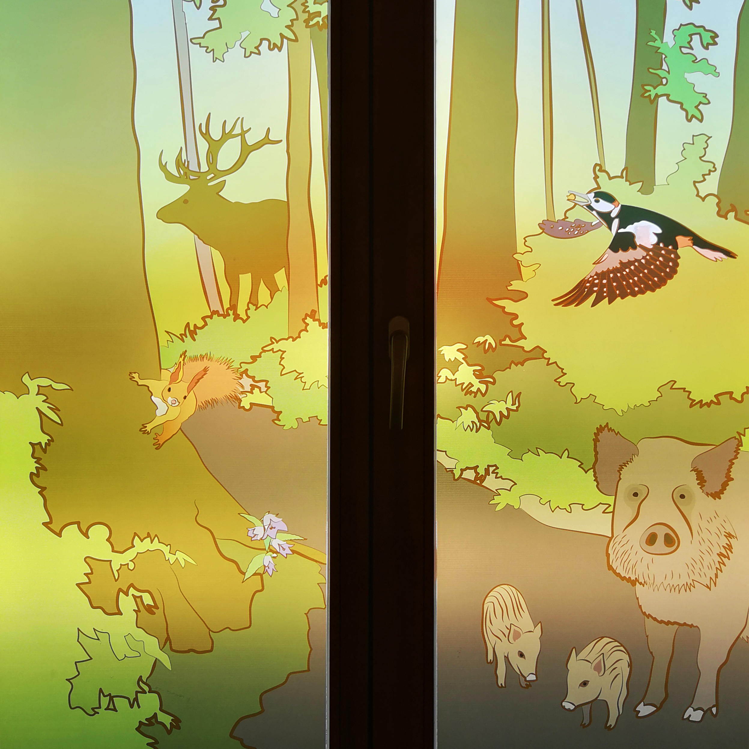 Az ablakokra is grafikák kerültek