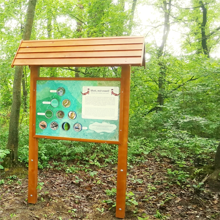 Interaktív tanösvénytábla - muti, mit eszel!