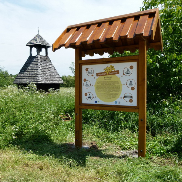 A Sárgaliliom tanösvény egyik táblája