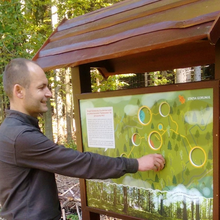 Interactive board with moving elements - Pannello interattivo con elementi mobili