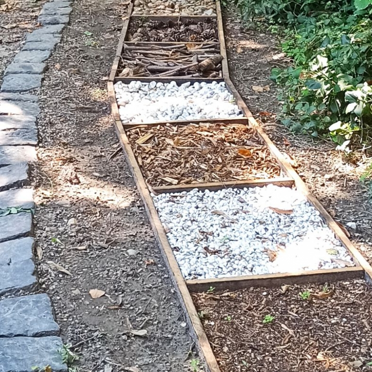 Mezítlábas ösvény