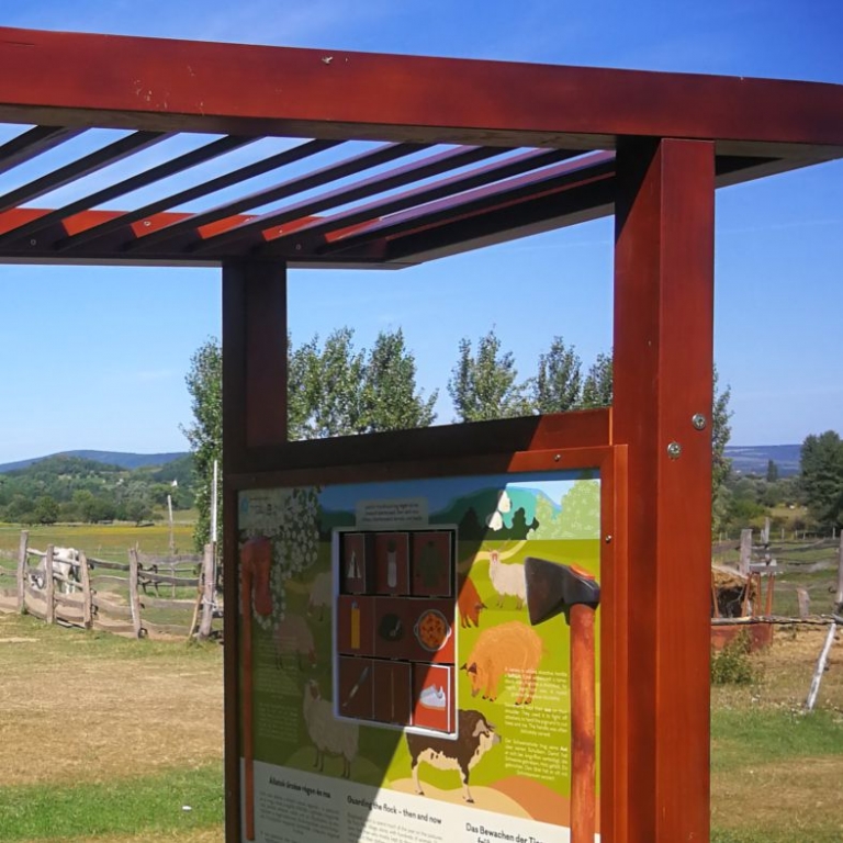 Interactive board with 3D elements - Pannello interattivo con elementi 3D