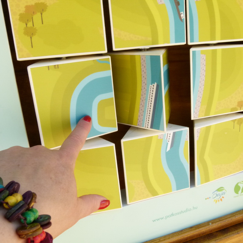 Cubi girevoli nel pannello - dimostra il regolamento dei fiumi