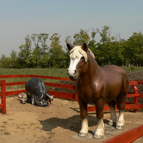 Életnagyságú állatszobork