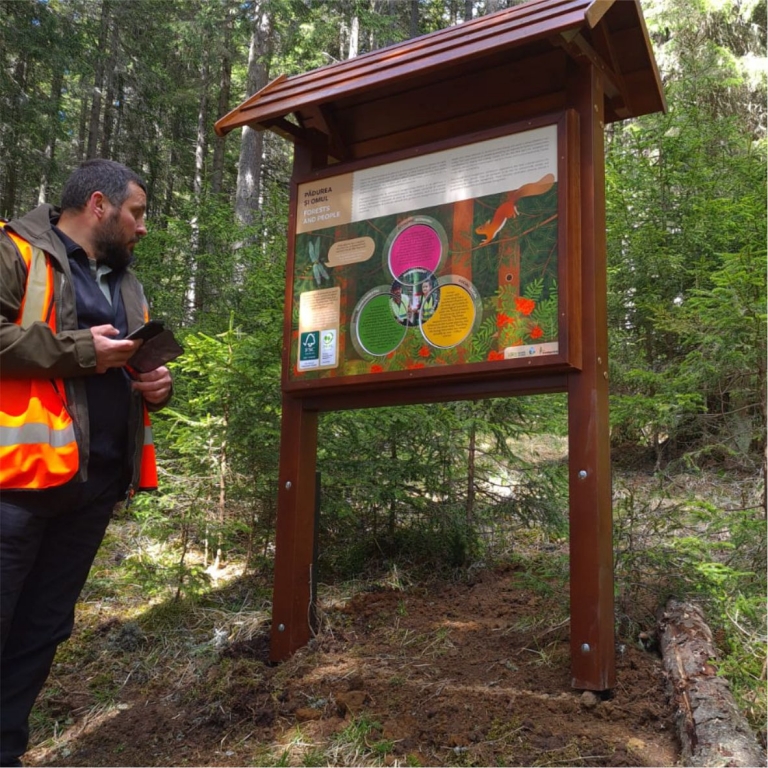 Interaktív tanösvénytábla - az erdő és az ember