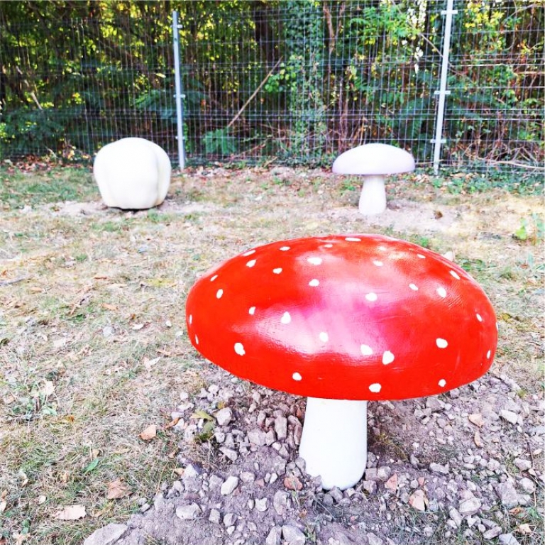 Óriásszobrok az élménytéren