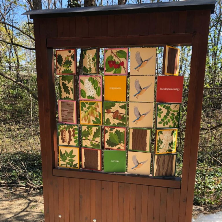 Memória tanösvénytábla